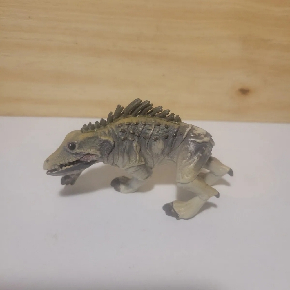 Star Wars Lizard Action Figure Moveable Mouth LFL Hasbro 2002